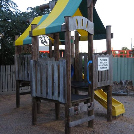 Bundaberg East Cabin And Tourist Park Kültér fotó